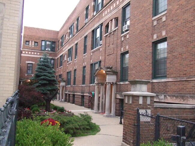 Foto del edificio - 4345 N Damen Ave