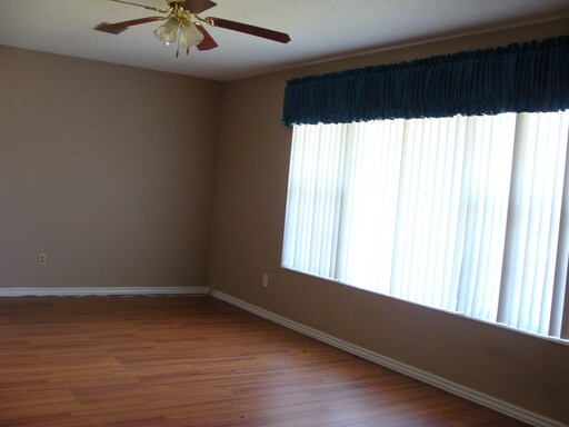 Building Photo - 395 SW Quail Heights Ter
