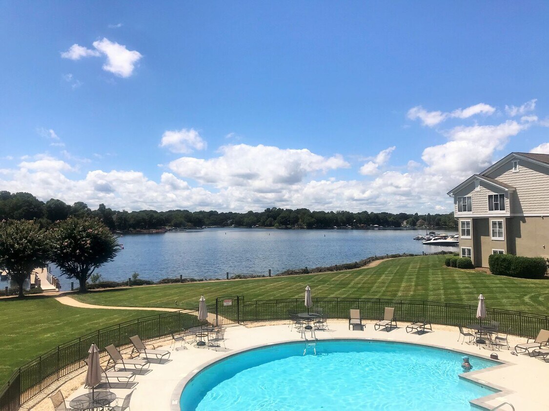 Foto principal - 2BR Waterfront Condo in Davidson. Enjoy Be...
