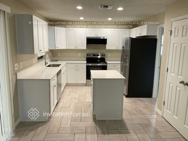 Foto del edificio - 1011 Surge Ct