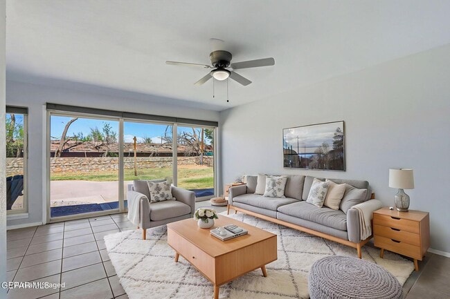 Building Photo - 809 Del Mar Dr