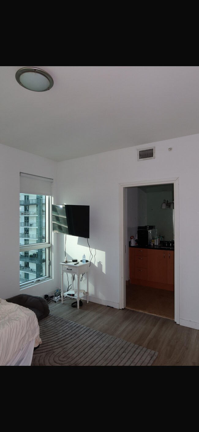 Foto del edificio - 300 S Biscayne Blvd