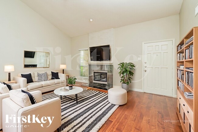 Building Photo - 2014 Greencove Dr