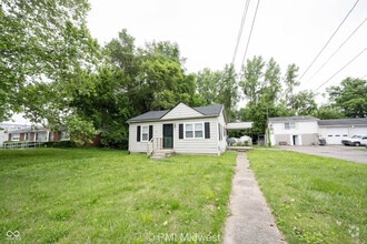 Building Photo - 1615 E Southport Rd