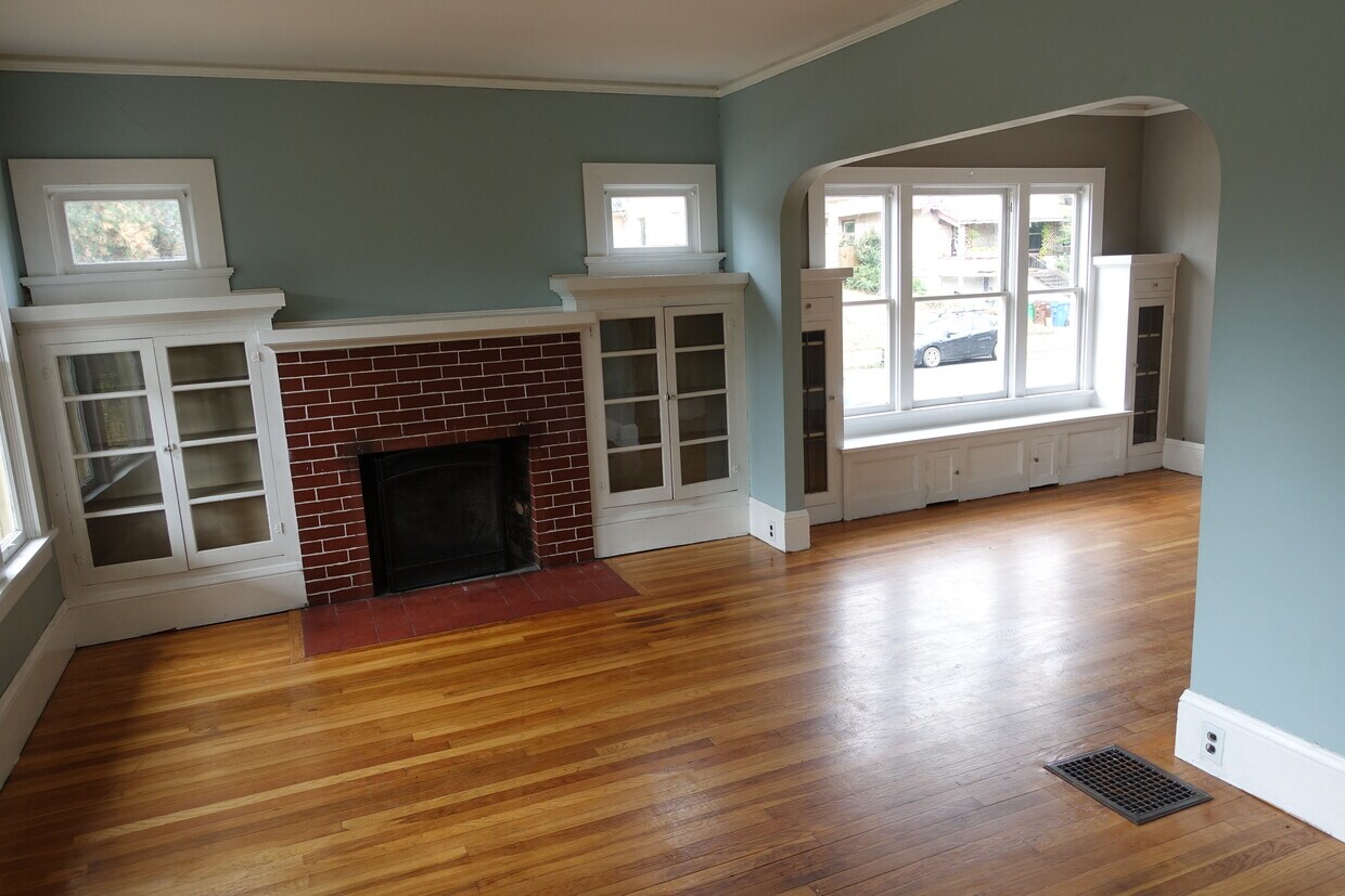 Primary Photo - 835 N Blandena St