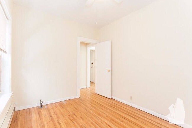 Building Photo - 1 bedroom in Chicago IL 60657