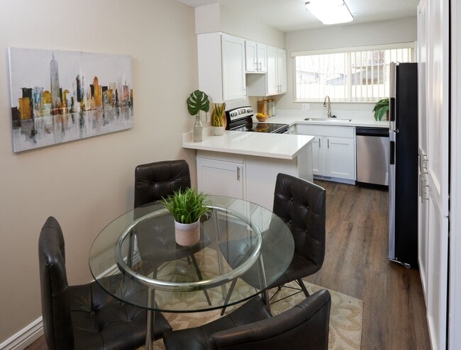 Photo - Riverside 1468-70 Apartment