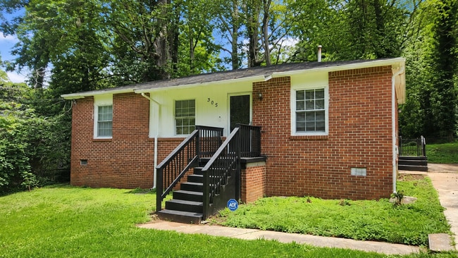 Photo - 305 Banberry Dr SE House