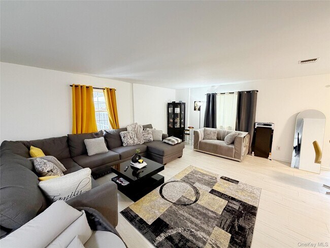 Foto del edificio - 276 Temple Hill Rd