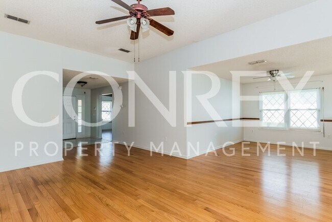 Building Photo - Cozy Three Bedroom Now Available