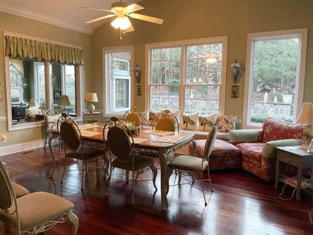 Kitchen Dining area with seating for 8 people and great views of the nature in back. - 4916 Samuel Pinckney Dr