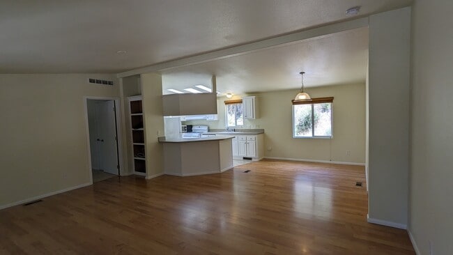 Building Photo - 892 Corbett Canyon Rd