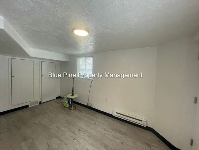 Building Photo - 110 1/2 4th Street