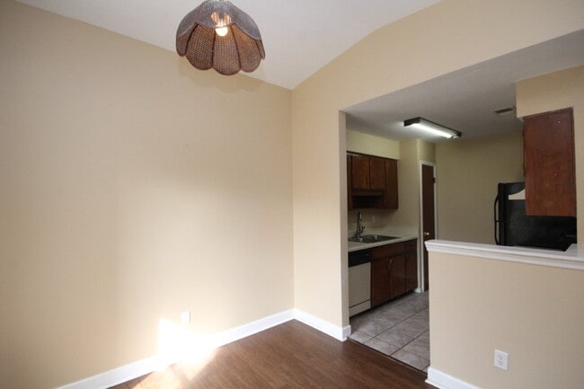 Foto del edificio - Spacious 2/2 Apartment off Olive Rd – Prim...