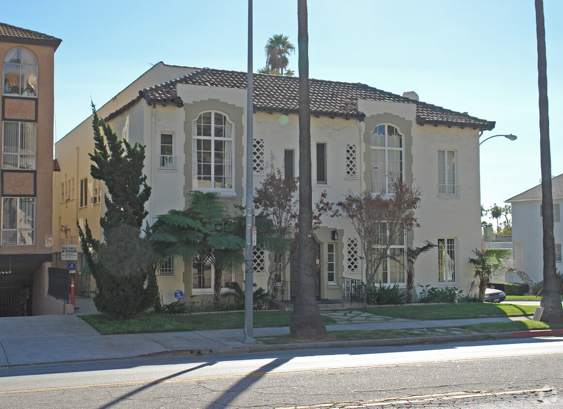 Foto del edificio - 1654 N Stanley Ave