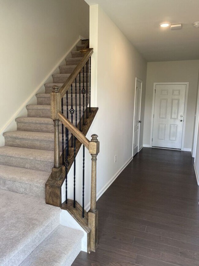 Foto del edificio - COMING SOON!!!  Beautiful 3 Story Townhome in Ardrey North