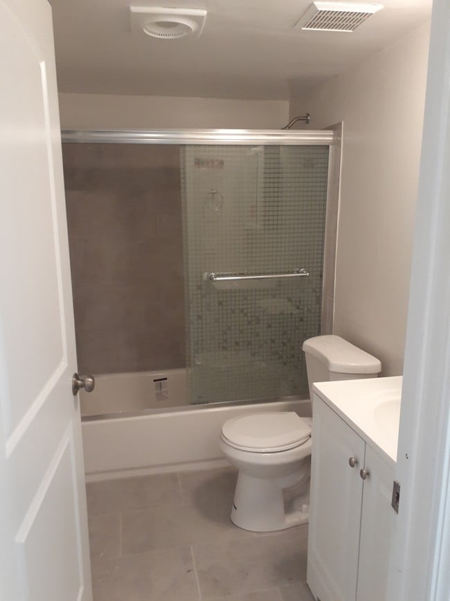 Foto del edificio - 7437 Haskell Ave