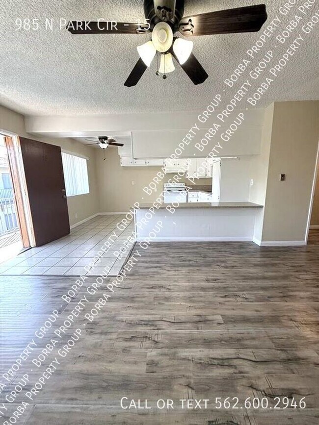 Foto del edificio - 985 N Pk Cir