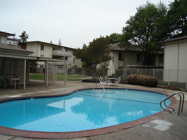 Swimming Pool/Clubhouse - 2755 Country Dr