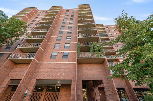 Foto del edificio - 1301 Speer Blvd