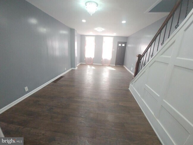 Building Photo - 535 Sigel St