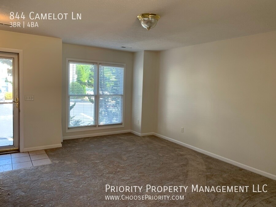 Primary Photo - 844 Camelot Ln