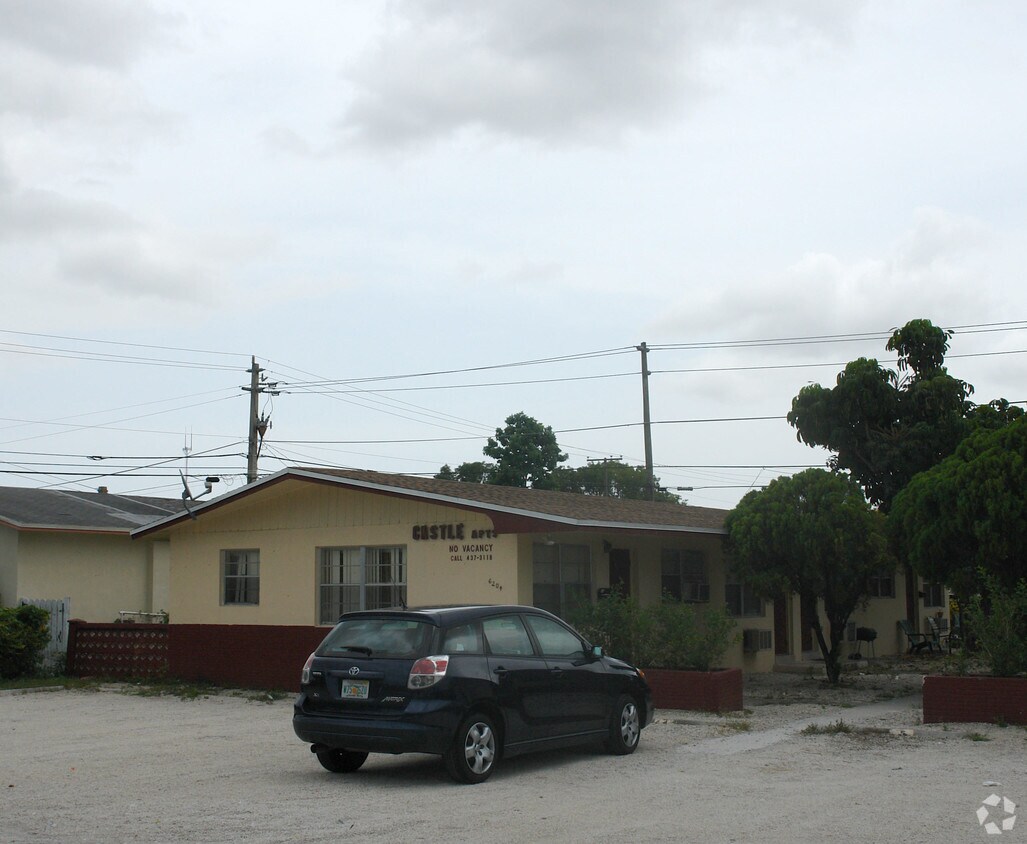 Primary Photo - 6204 Dewey St