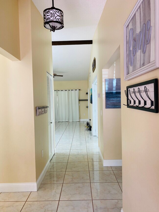 Foto del edificio - 3163 Charter Club Dr