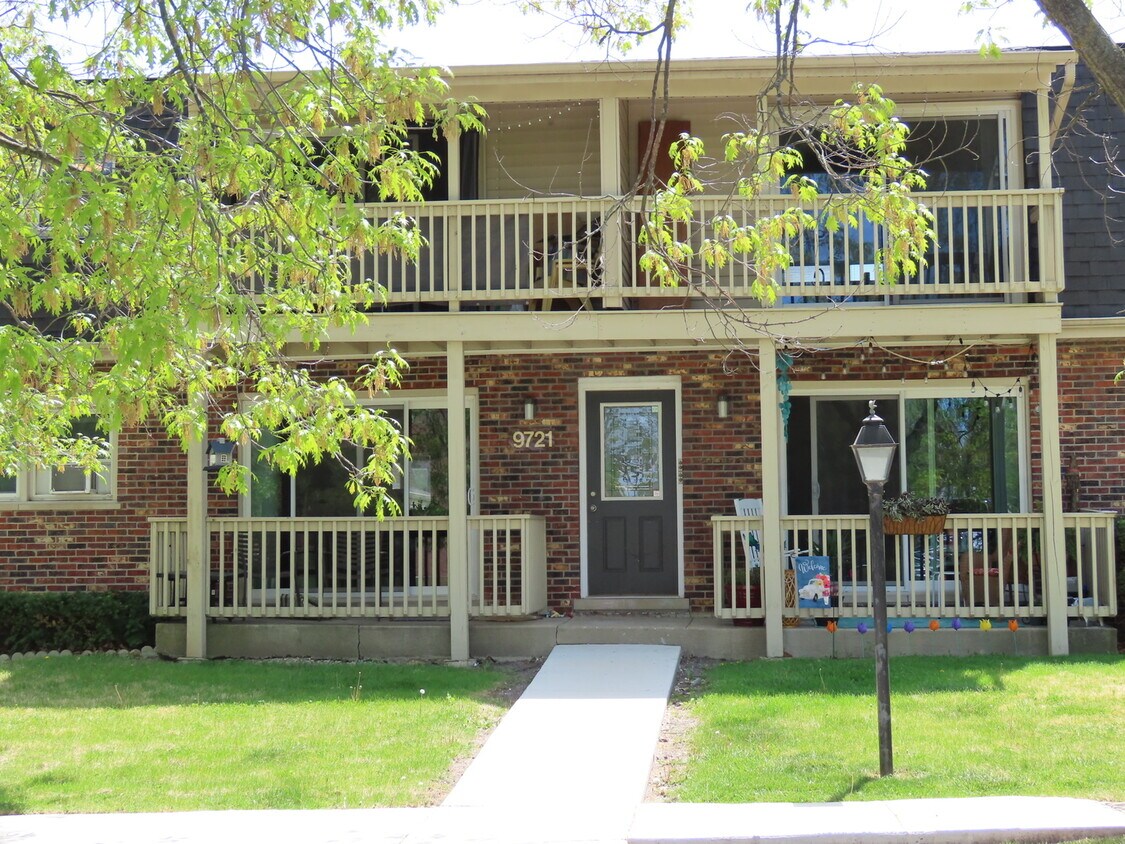 Primary Photo - 9721 Ravinia Ln