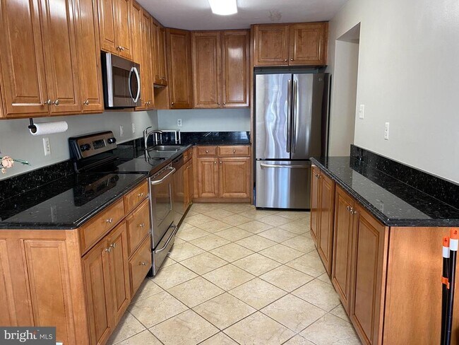 Building Photo - 10655 Myrtle Oak Ct