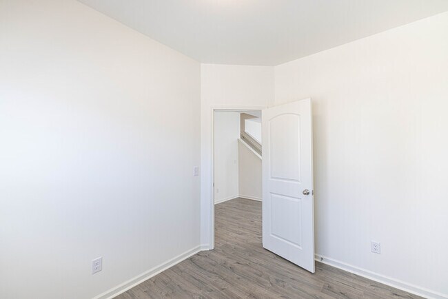 Building Photo - 823 Scotch Meadows Loop