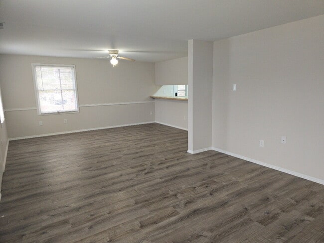 Building Photo - 8875 Mayrow Dr