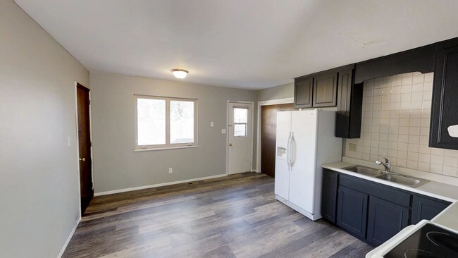Building Photo - 1307 Holland Park Blvd