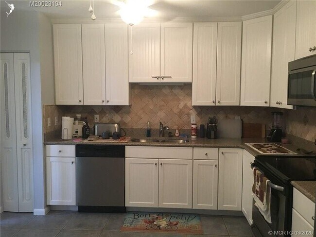 Foto del edificio - 3215 S Lakeview Cir