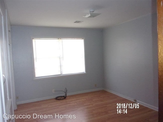 Building Photo - 3 br, 1.5 bath House - 103 NE  Drive
