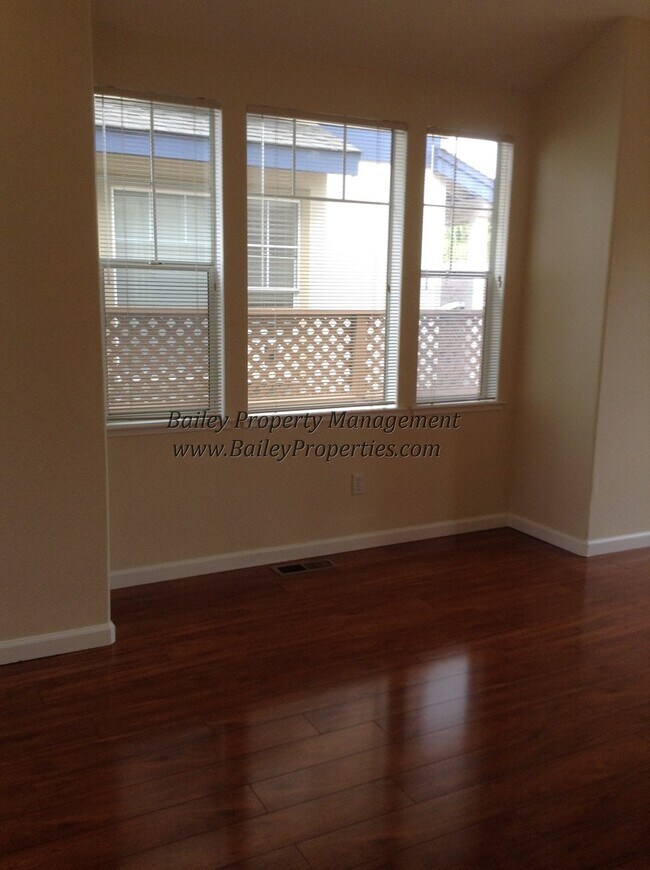 Building Photo - Gorgeous Santa Cruz Home!!