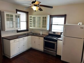 Building Photo - 771 6th St E