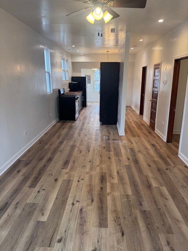 Building Photo - 8144 S Brandon Ave