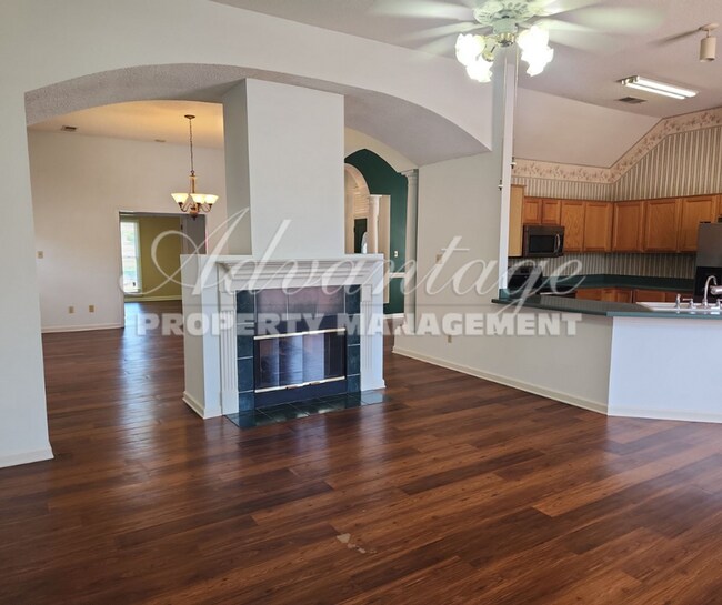 Building Photo - Nice Home in Cordova