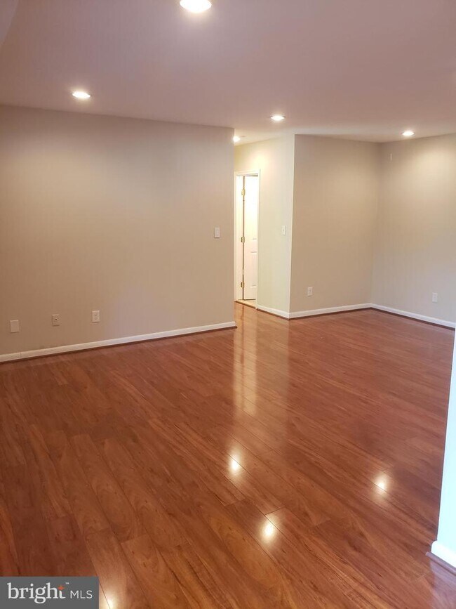 Foto del edificio - 6429 Richmond Hwy