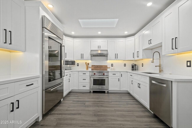 Building Photo - 7322 E Sierra Vista Dr