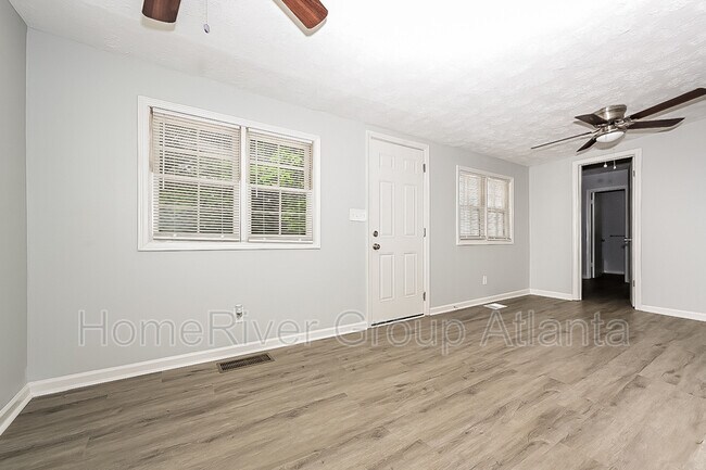 Foto del edificio - 2453 Calvin Ave