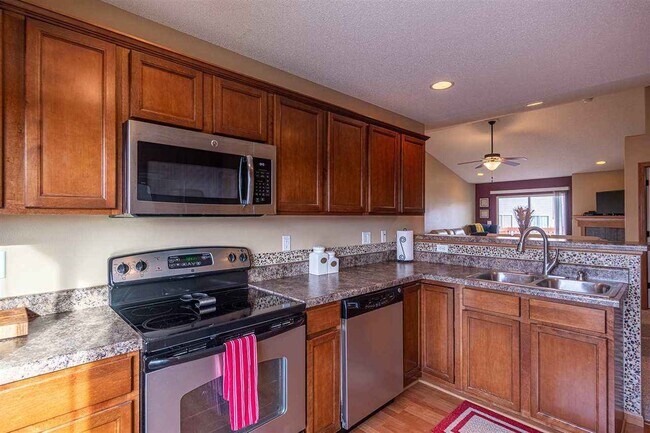 Kitchen - 1865 Goose Lake Cir