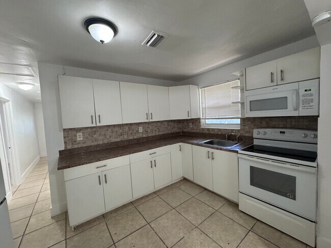 Foto del edificio - 1461 W Dania Beach Blvd