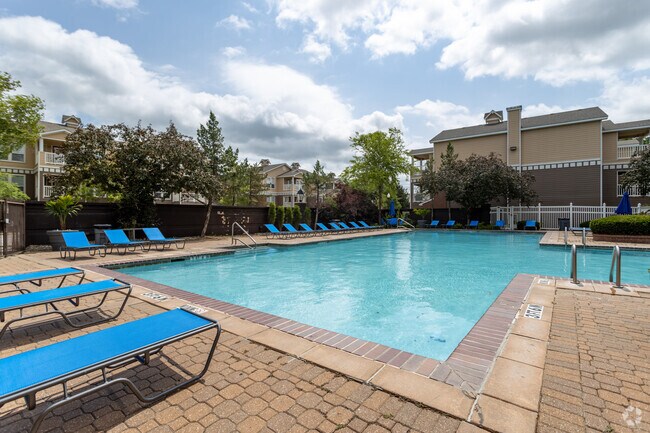 Piscina - Steeplechase on Maple