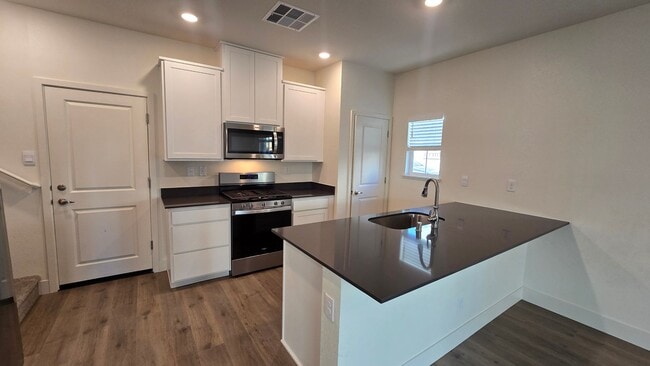 Building Photo - Modern 3-Bedroom Townhome – Built 2024 | Move-In Ready