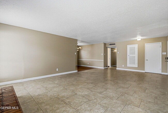 Building Photo - 6613 Escondido Dr