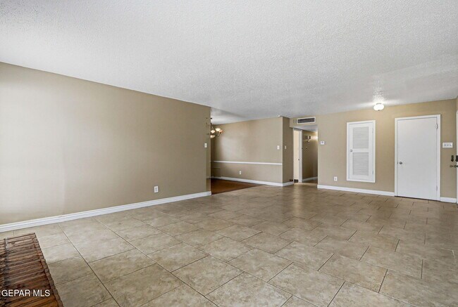 Foto del edificio - 6613 Escondido Dr