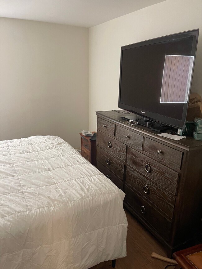 Foto del edificio - 4417 Hazeltine Ave