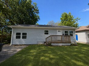 Building Photo - 9 E Delta St